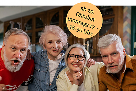 Gut gelaunt: Zwei Seniorinnen und zwei Senioren; darüber der Hinweis zum Theaterprojekt, das ab 20. Oktober immer montags von 17 bis 18:30 Uhr stattfindet