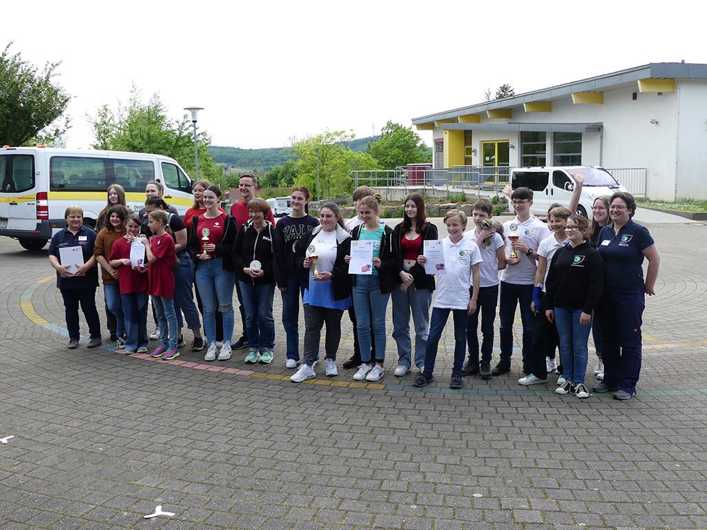 Gruppenbild TeilnehmerInnnen des Jugendrotkreuzturniers 2023