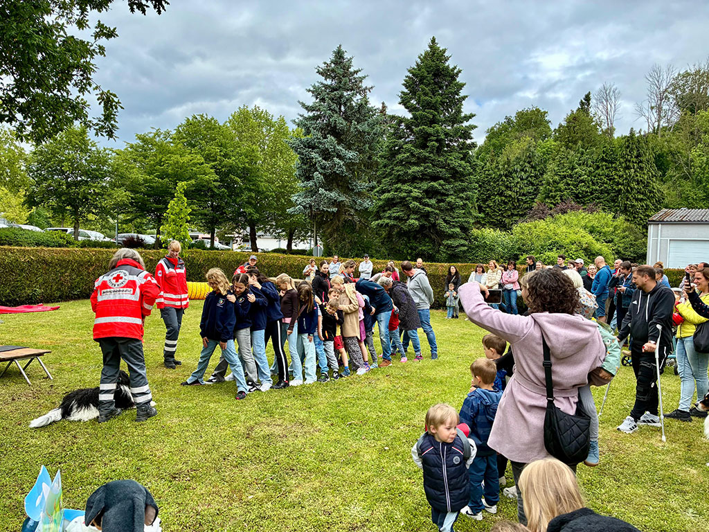 Vorführung der Rettungshundestaffel