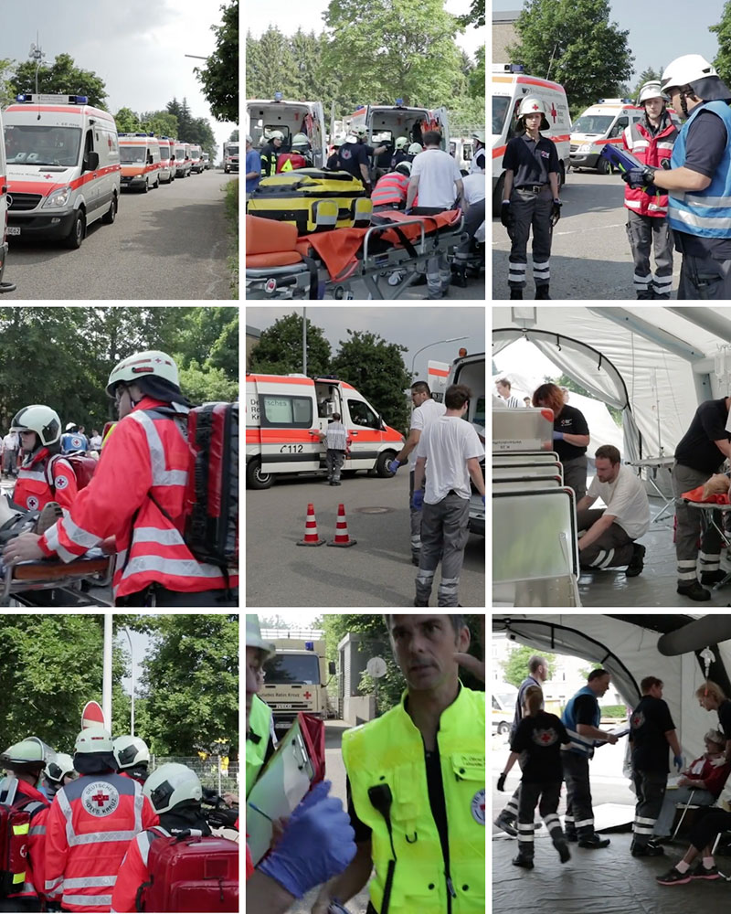 DRK-Fahrzeug im nächtlichen Einsatz, im Hintergrund das beleuchtete Riesenrad