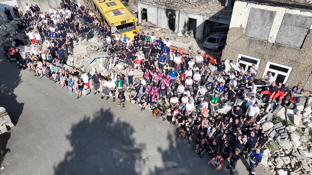 Gruppenbild mit 300 GrüMos-Teilnehmenden