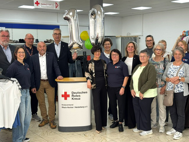 Gruppenbild bei der Feier von 10 Jahre Jacke wie Hose