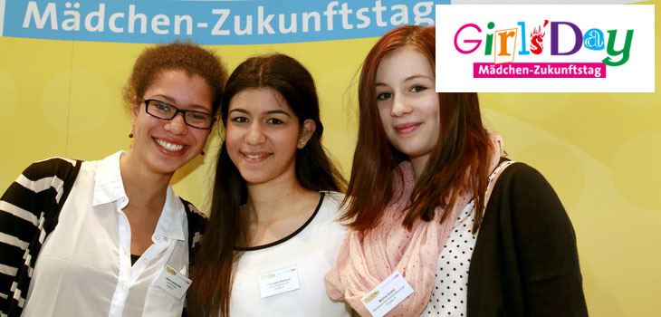 Drei Mädchen vor dem Schriftzug Mädchen-Zukunftstag